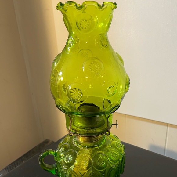 LE Smith Oil Lamp Other - Moon and Stars Green Glass L.E. Smith
12" Oil Lamp.